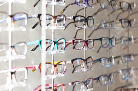 Tipuri de rame pentru ochelari: Află ce model ți se potrivește