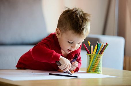 Creioanele în Educație: Cum Stimulează Creativitatea și Dezvoltarea Copiilor