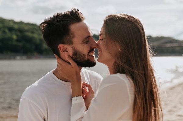 Cât de important este sărutul în cuplu și ce beneficii are